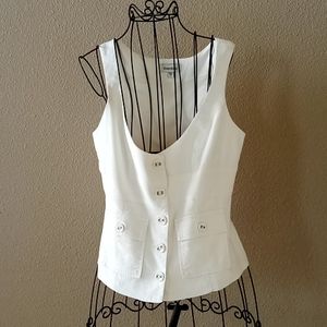 Very cute bebe brand white 54% linen, 43% rayon, 3% spandex vest. Dry clean only